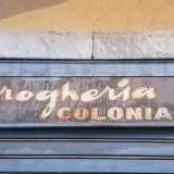 La drogheria di via Isonzo, chiusa da quasi trent�anni, era un piccolo luogo rimasto nel cuore degli abitanti del quartiere. C�� chi ricorda la proprietaria, la signora Filomena Cappelluti e soprattutto le tante caramelle comprate da bambino